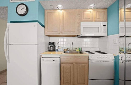 Northeast Virginia Beach Condo | Oceanfront 1BR with Balcony & Amazing Guest Rating of 10/10