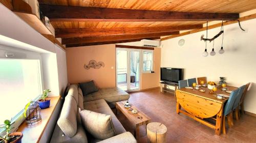 Novigrad Apartment | Coastal 2-Floor Lajka Retreat - Play, Work & Unwind
