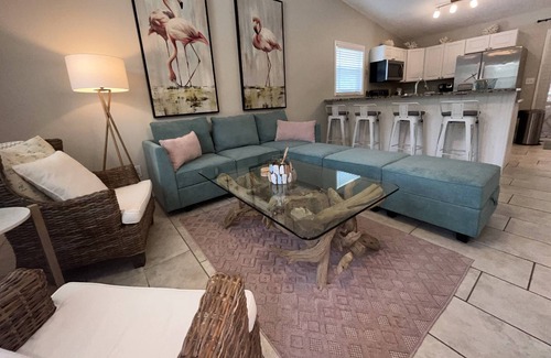 Ozona Condo | Family-Friendly Beach Condo Near Downtown Palm Harbor