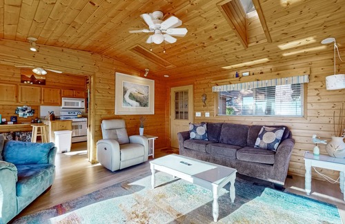 Brookings Hotel | Serene Coastal Retreat with Hot Tub & Breathtaking Views