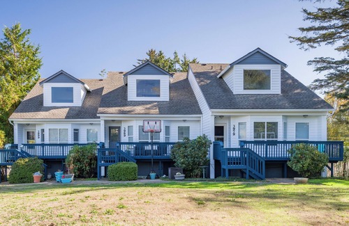 Neotsu House | Coastal Adventures, Lake, Ocean, Casinos, Hiking