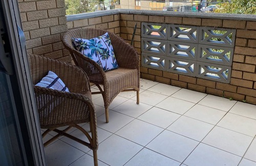 Queenscliff Apartment | Sunny Coastal Escape: Steps to Beach & Freshwater Village