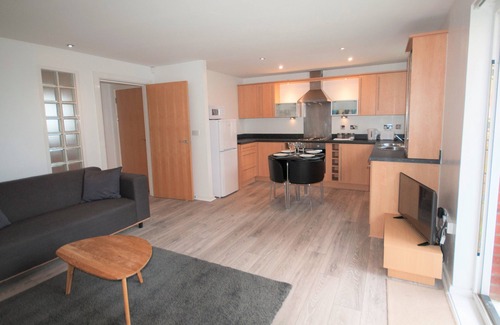 Llanelli Apartment | Coastal Apartments - Wales: Family-Friendly with Ocean Views