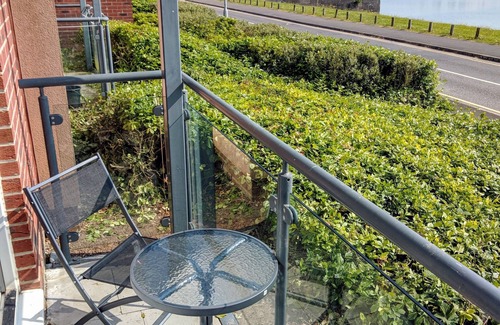Llanelli Apartment | Lake View Coastal Apartments - Guest Rated 9.8/10