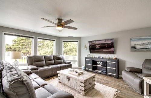 Bandon House | Inviting Coastal Bandon Rental Steps from the Beach