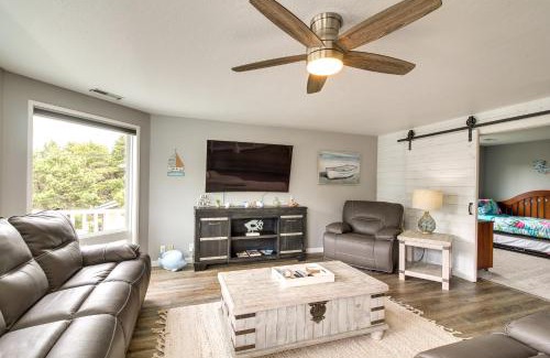 Bandon House | Inviting Coastal Bandon Rental Steps from the Beach