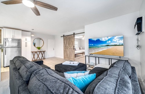 Coral Ridge Apartment | Coastal Beach Unit: Steps to Ocean, Shops & Pool Access