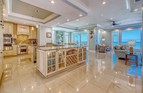 Indian Rocks Beach House | Coastal Breeze: Direct Gulf Front Beach House with Pool