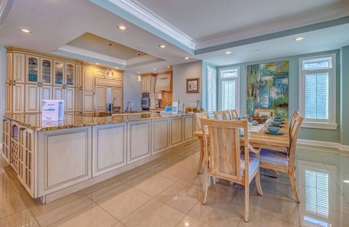 Indian Rocks Beach House | Coastal Breeze: Direct Gulf Front Beach House with Pool