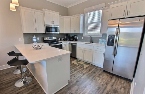 Gulf Shores House | Coastal Breeze Cottage: Pet-Friendly with Pool & Ocean Views