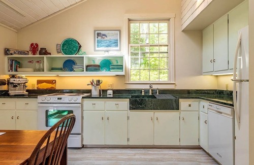 Cushing Cabin | Coastal cabin in the trees