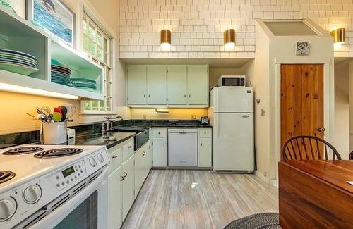 Cushing Cabin | Coastal cabin in the trees