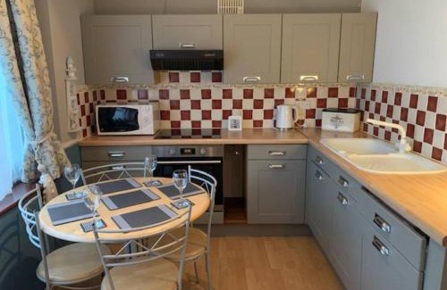 St Margaret's at Cliffe Ski Chalet | Inviting Chalet for 5 in St Margaret's at Cliffe