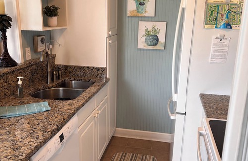 Holiday Isle Condo | Coastal Charm, CANAL FRONT 🌴Condo, 5 Pools, Hot Tub, walk to beach Dog-Friendly!