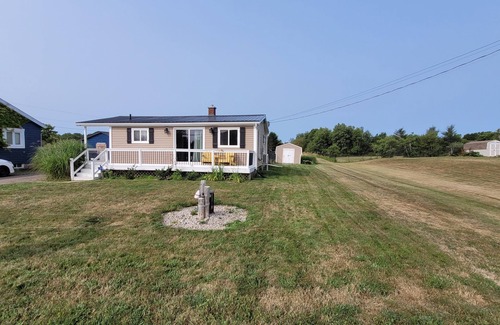 Grand-Digue Cottage | Coastal Charm in Caissie Cape Beach Community