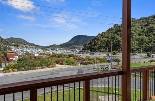 Picton House | Relaxing Coastal Retreat - Picton Holiday Home Awaits You