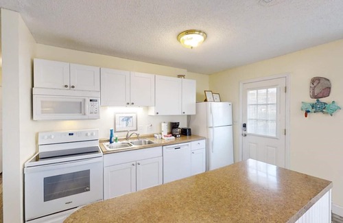 St. Augustine Beach Cottage | Pet-Friendly Key West Cottage with Oceanfront Views