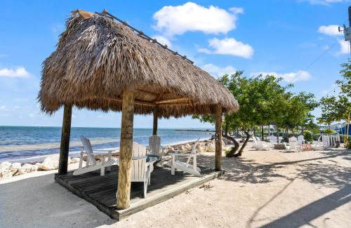 Key Largo Apartment | Coastal Chic Getaway Modern 2 Bed 2 Bath Condo in Key Largo, Marina Pool Pickleball