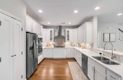 North Charleston House | Coastal Chic Retreat: Top-Rated Getaway Near Charleston