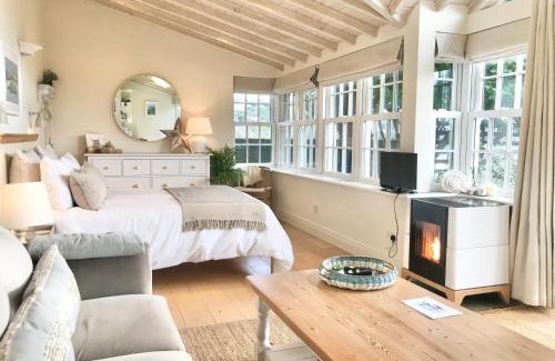 Kinsale House | Coastal Chic Waterfront Studio - 4-Star Guest Rated 10/10