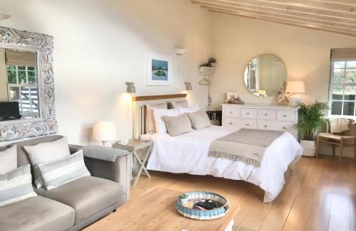 Kinsale House | Coastal Chic Waterfront Studio - 4-Star Guest Rated 10/10