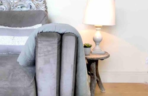 Kinsale House | Coastal Chic Waterfront Studio - 4-Star Guest Rated 10/10