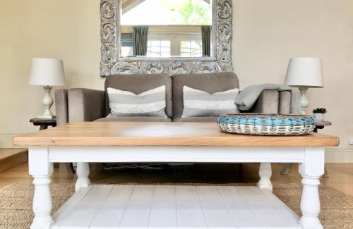 Kinsale House | Coastal Chic Waterfront Studio - 4-Star Guest Rated 10/10