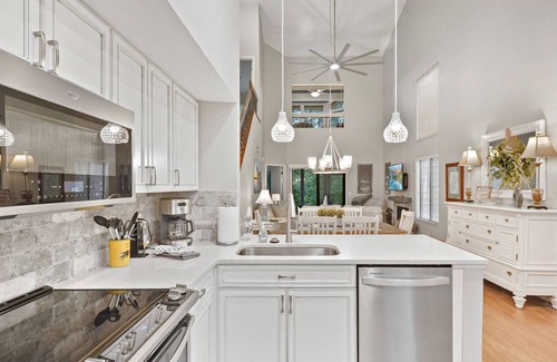 St. Simons Island Condo | Coastal Comfort: Enjoy Pool Access and Couples Discounts