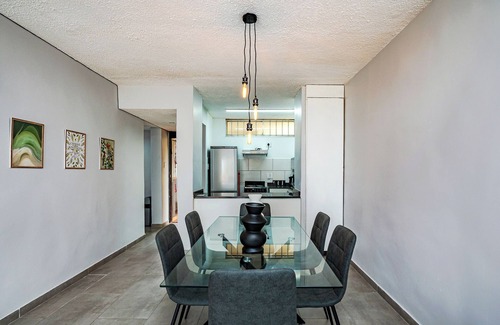Umhlanga Apartment | Coastal Comfort in Umhlanga Rocks — Large 3BR Steps from the Beach