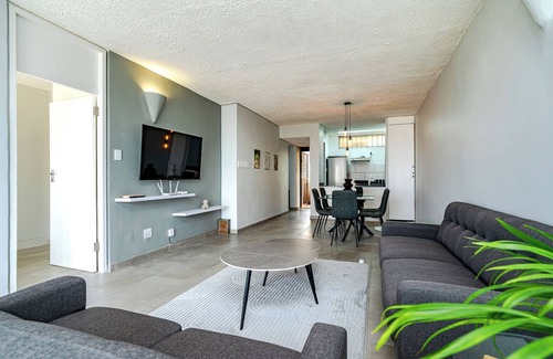 Umhlanga Apartment | Coastal Comfort in Umhlanga Rocks — Large 3BR Steps from the Beach