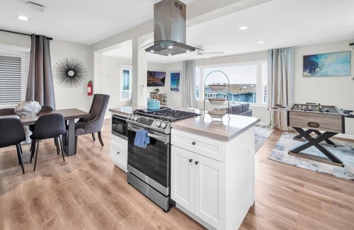 South Oceanside Condo | Top-Rated Tower 9 #2 with Kitchen Amenities Await You