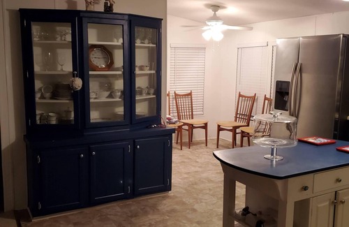 Davis House | Coastal Community Getaway: Blue Fin Escape with Ocean Views