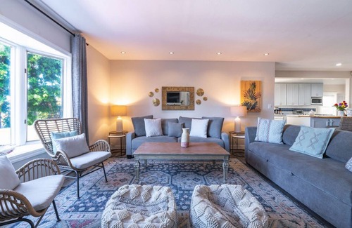 Village of La Jolla Villa | Beautiful Coastal Compound in La Jolla Village Awaits!