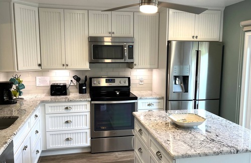 Siesta Key House | Newly Remodeled Oceanfront Townhouse with Pool Amenities