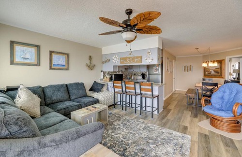Emerald Isle Apartment | Coastal Condo with Pool Access and Family-Friendly Amenities