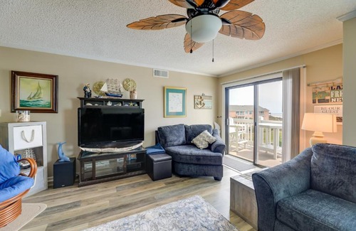 Emerald Isle Apartment | Coastal Condo with Pool Access and Family-Friendly Amenities