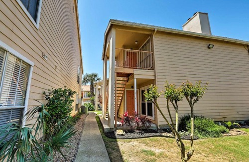 Galveston Apartment | Pet-Friendly Coastal Condo Steps from the Beach