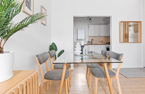 Freshwater Apartment | Modern Beachside Retreat with Family & Pet-Friendly Perks