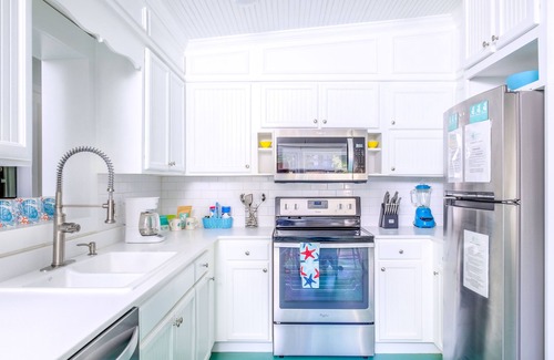 Tybee Island Cottage | Coastal Cottage: 10/10 Rated Near Beach with Ocean Views