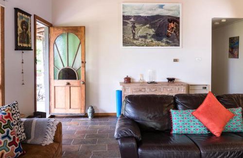 Bicheno House | Pet-Friendly Coastal Cottage Bicheno with Family Amenities