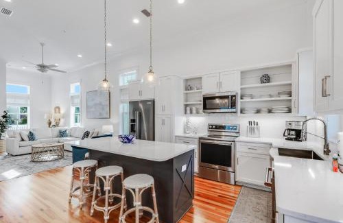 Orange Beach House | Beachside Retreat: Coastal Cottage BVR02 with Pool & Breakfast