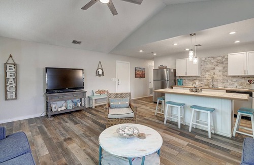 Fulton Cottage | Enchanting Coastal Cottage Near Fulton Beach with Ocean View