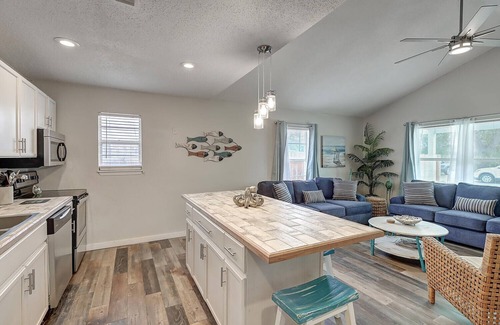 Fulton Cottage | Enchanting Coastal Cottage Near Fulton Beach with Ocean View