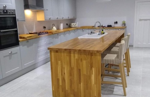 Peacehaven House | Coastal Cottage with Ocean Views & Guest Rated 9.8
