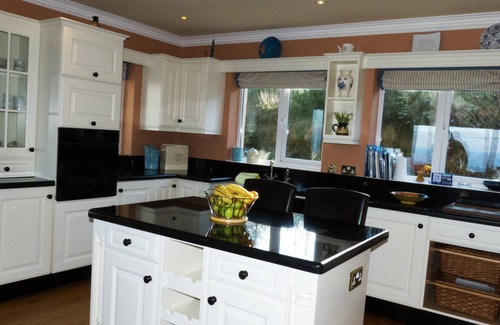 Kells House | Coastal Cottage in Kells: Oceanfront Retreat with Pool