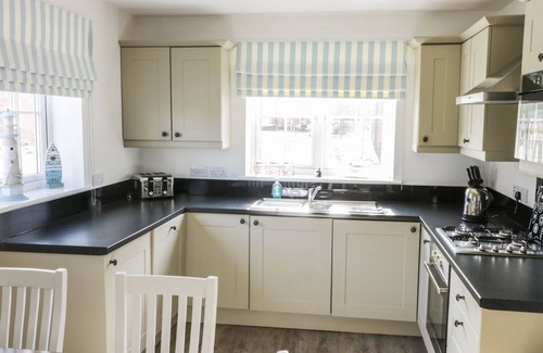 Filey House | Coastal Cottage: Pet-Friendly Getaway with Ocean Views