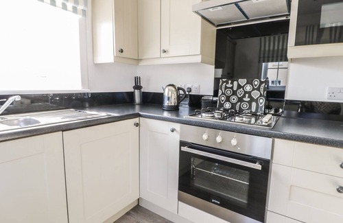 Filey House | Coastal Cottage: Pet-Friendly Getaway with Ocean Views