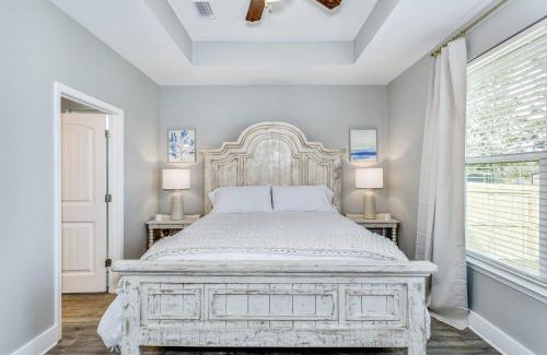 Ono Island House | Coastal Cottage: Family-Friendly Getaway by the Sea