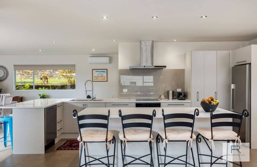 Torbay House | Coastal Courtyard Paradise