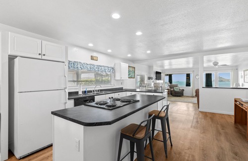 Crescent City North Cottage | Beachfront Coastal Cove Bungalow: Whale Watching & More!